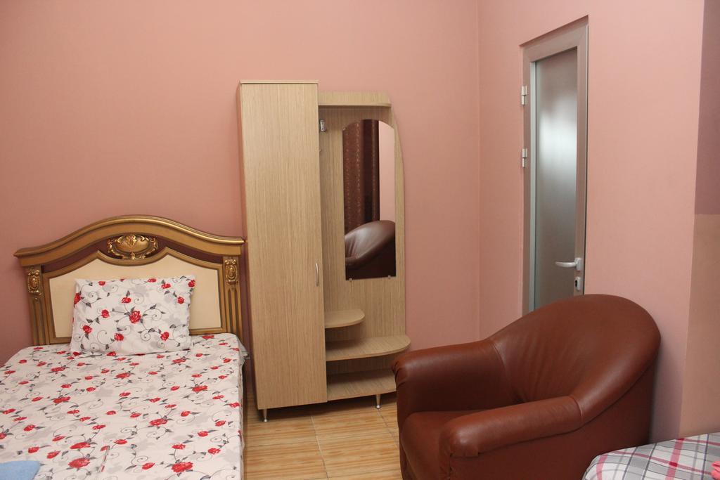 Maxim Mini Hotel บาทูมิ ภายนอก รูปภาพ